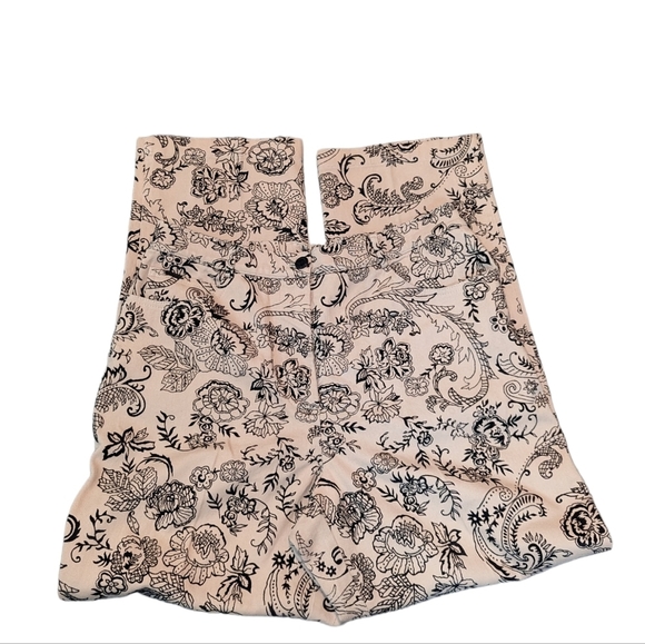 St.John Velvet Floral Paisley High Rise Jeans..Size 12 - Picture 6 of 9